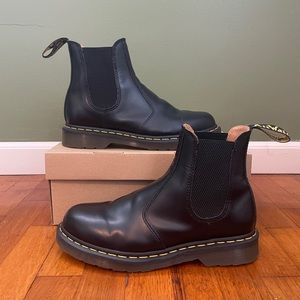 2976 YELLOW STITCH SMOOTH LEATHER CHELSEA BOOTS